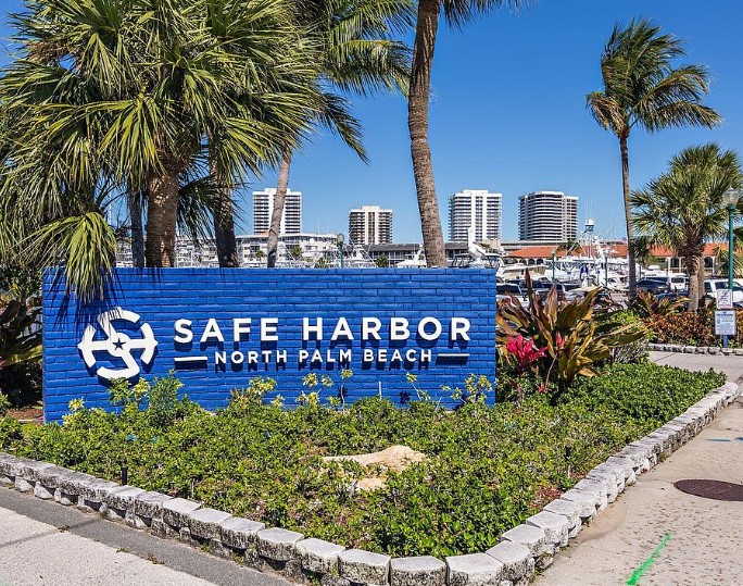 Safe Harbor North Palm Beach marina and yacht services