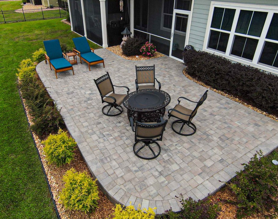 Traditional Brick Patio with Outdoor Dining Set