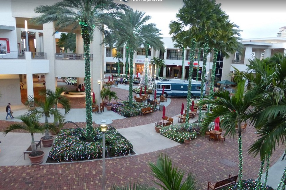 Downtown at the Gardens Courtyard