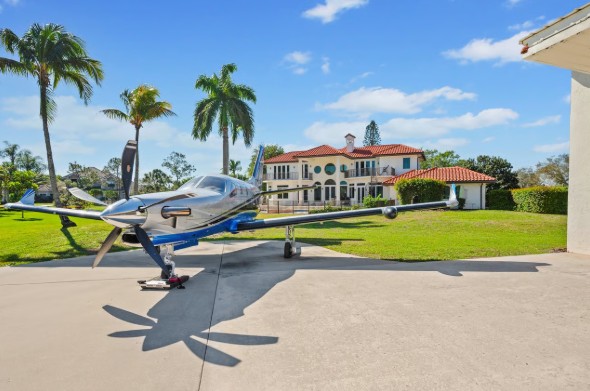 Private Aircraft at Wellington Aero Club Estate